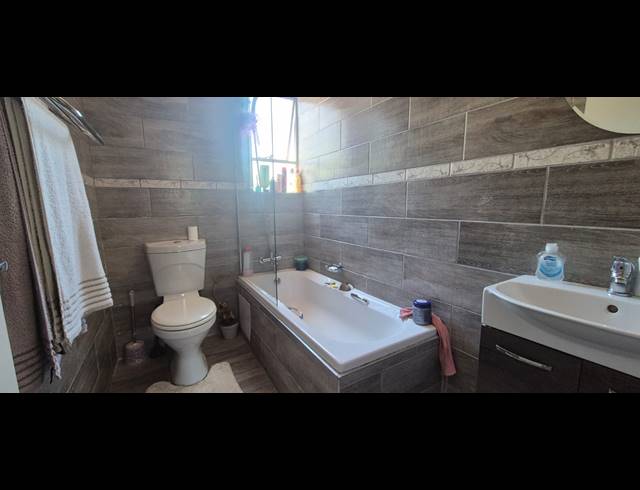2 BEDROOM APARTMENT FOR SALE IN HALFWAY GARDENS